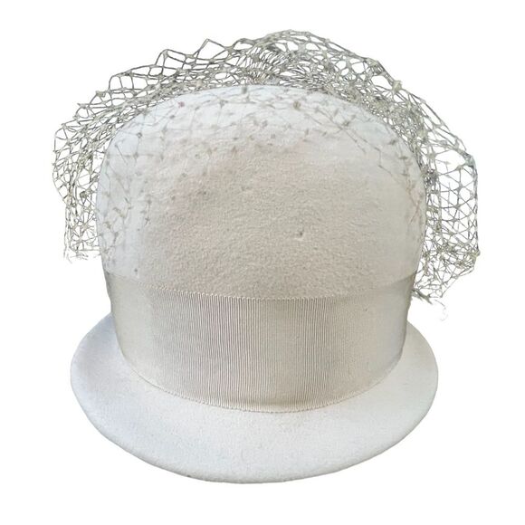 Vintage Gene Doris Cream Felt Hat with Netting and Bow 1940's Costume Prop - Picture 1 of 7